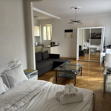 아파트 Little Studio-city Centre & Train Station