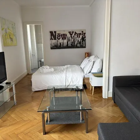 Little Studio-city Centre & Train Station Apartmán Лозана